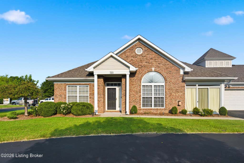 Photo of 7321 Rivers End Cir, Louisville, KY 40258 (MLS # 1726544)
