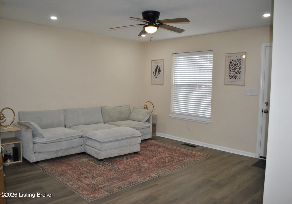 Photo of 5824 Spicewood Ln, Louisville, KY 40219 (MLS # 1709881)