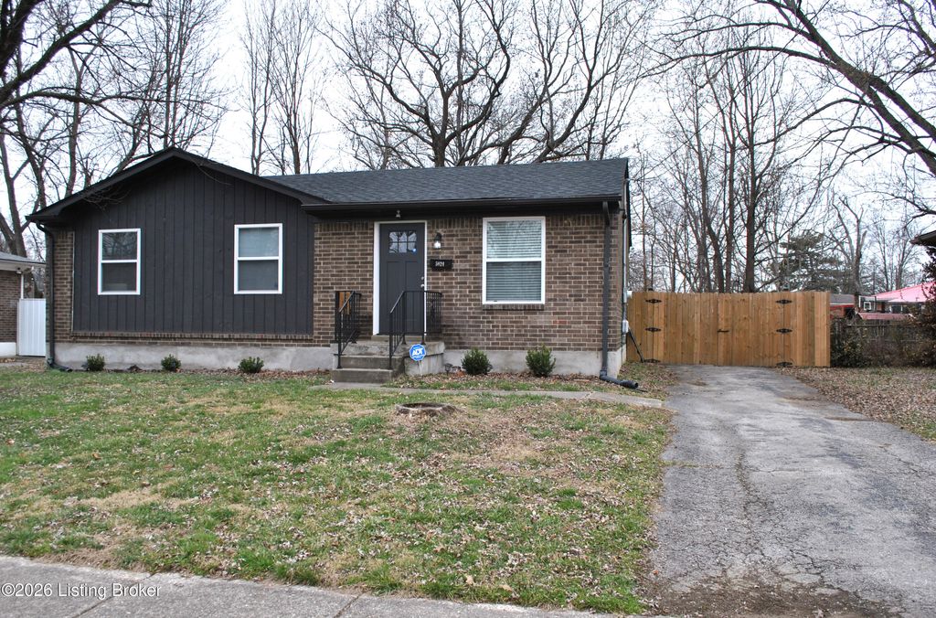 Photo of 5824 Spicewood Ln, Louisville, KY 40219 (MLS # 1709881)
