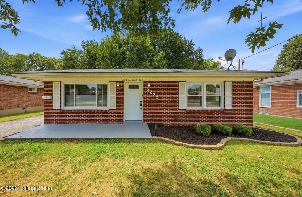 Photo of 3228 New Lynnview Dr, Louisville, KY 40216 (MLS # 1726606)