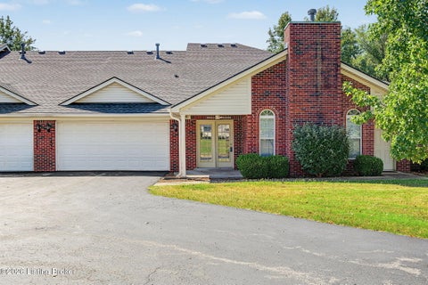 Photo of 11303 Ridge Lake Dr, Louisville, KY 40272 (MLS # 1731493)