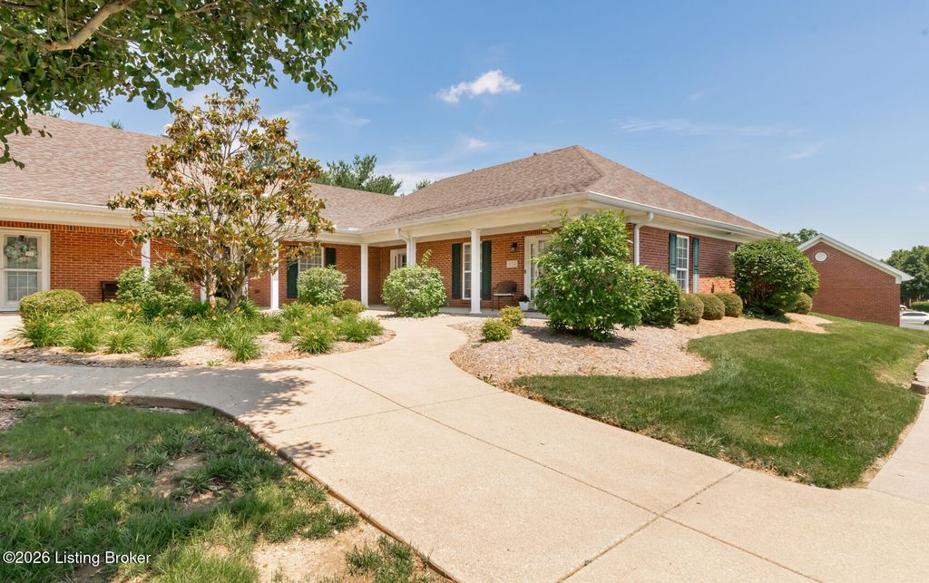 Photo of 824 Garden Pointe Dr, Simpsonville, KY 40067 (MLS # 1719247)