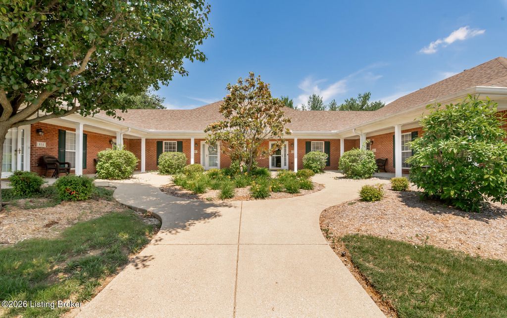 Photo of 824 Garden Pointe Dr, Simpsonville, KY 40067 (MLS # 1719247)