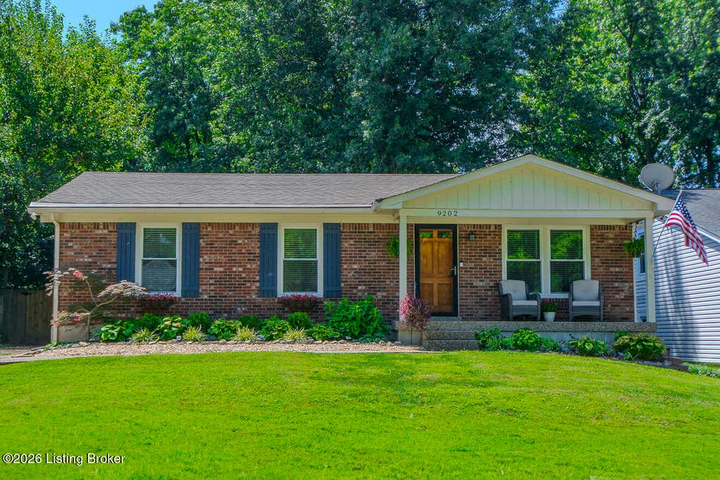 Photo of 9202 Marse Henry Dr, Louisville, KY 40299 (MLS # 1726965)