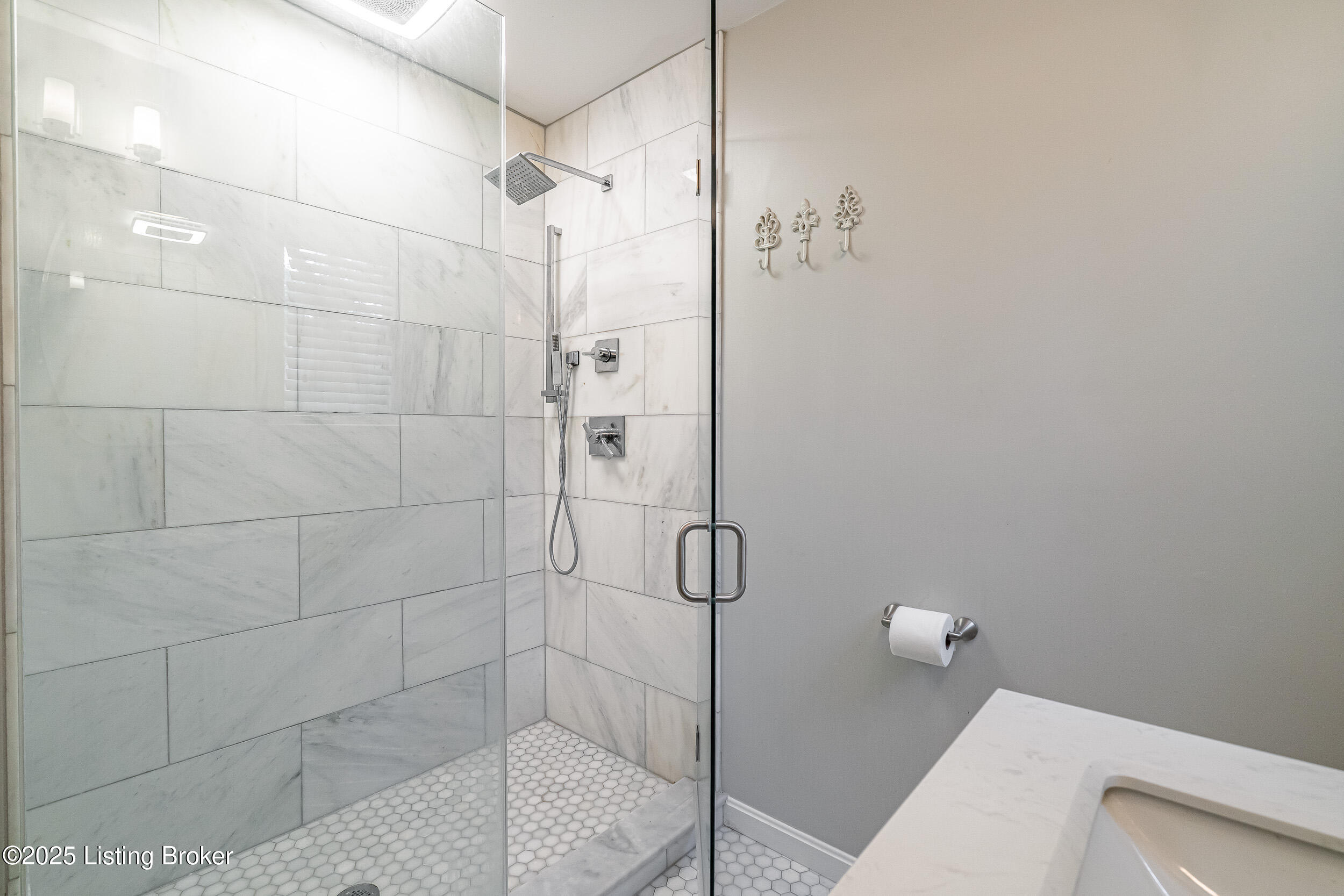 8015 Weyanoke Ct, Prospect, Kentucky image 37