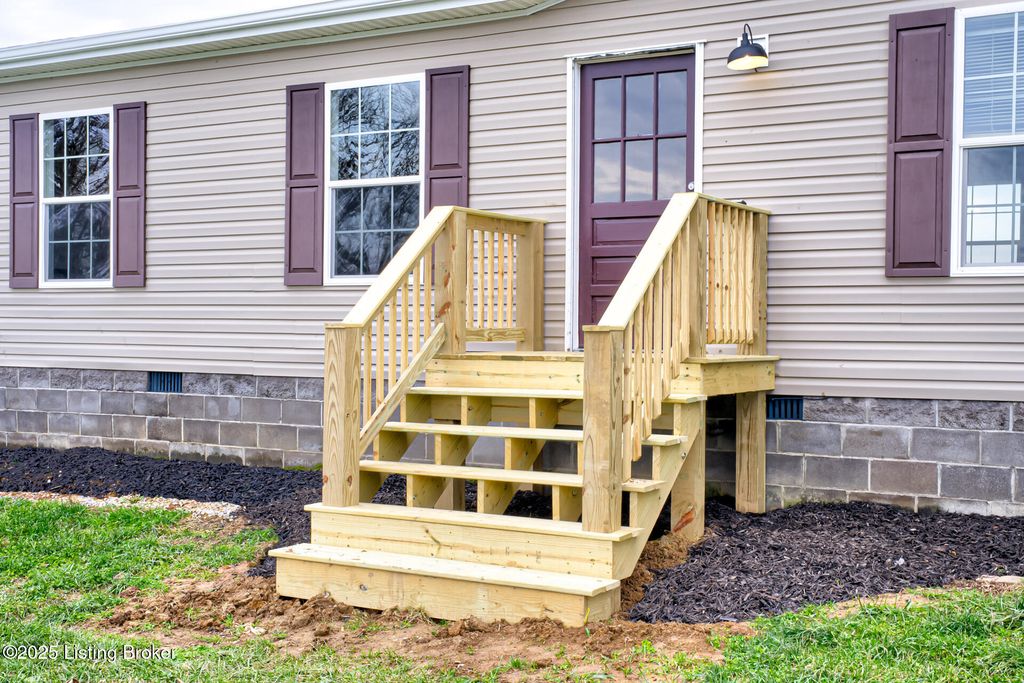 Photo of 20 Robbie Ln, Pleasureville, KY 40057 (MLS # 1704158)