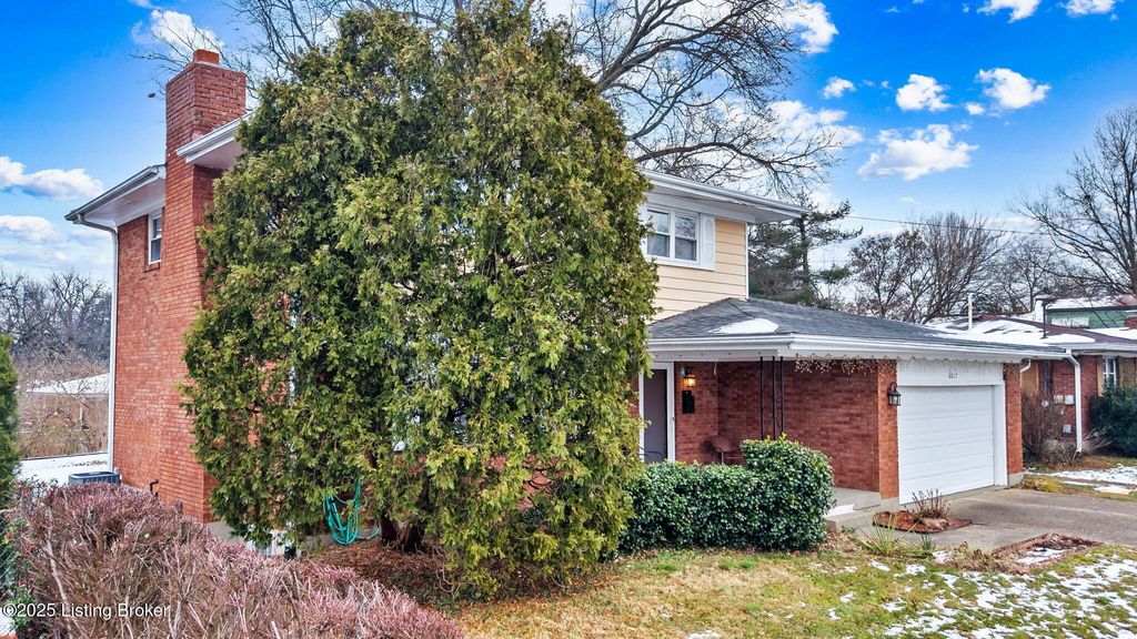 Photo of 6017 Bay Pine Dr, Louisville, KY 40219 (MLS # 1705431)