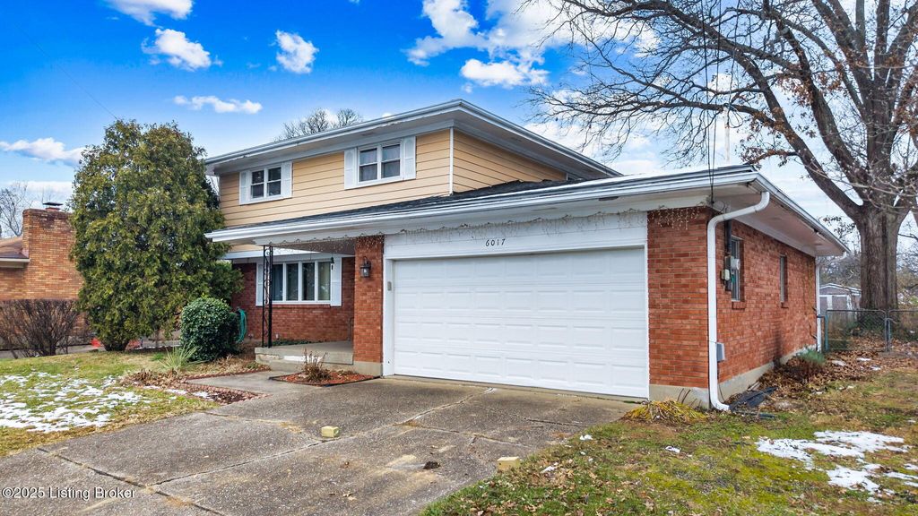 Photo of 6017 Bay Pine Dr, Louisville, KY 40219 (MLS # 1705431)