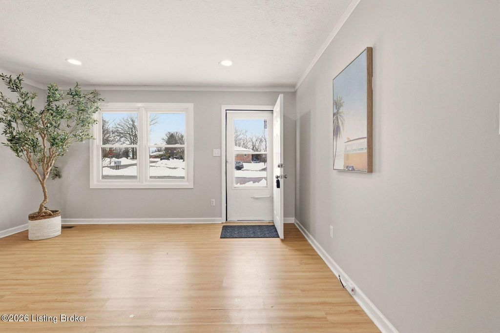 Photo of 1805 Oakwood Ct, Shelbyville, KY 40065 (MLS # 1708304)