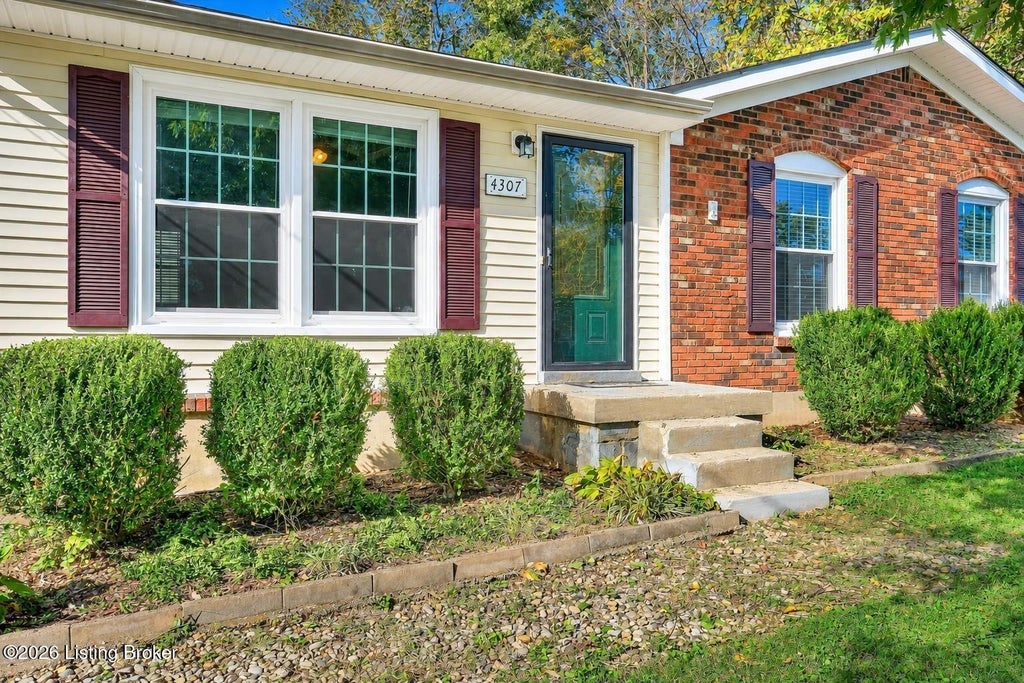 Photo of 4307 Wendy Hills Dr, Crestwood, KY 40014 (MLS # 1732654)