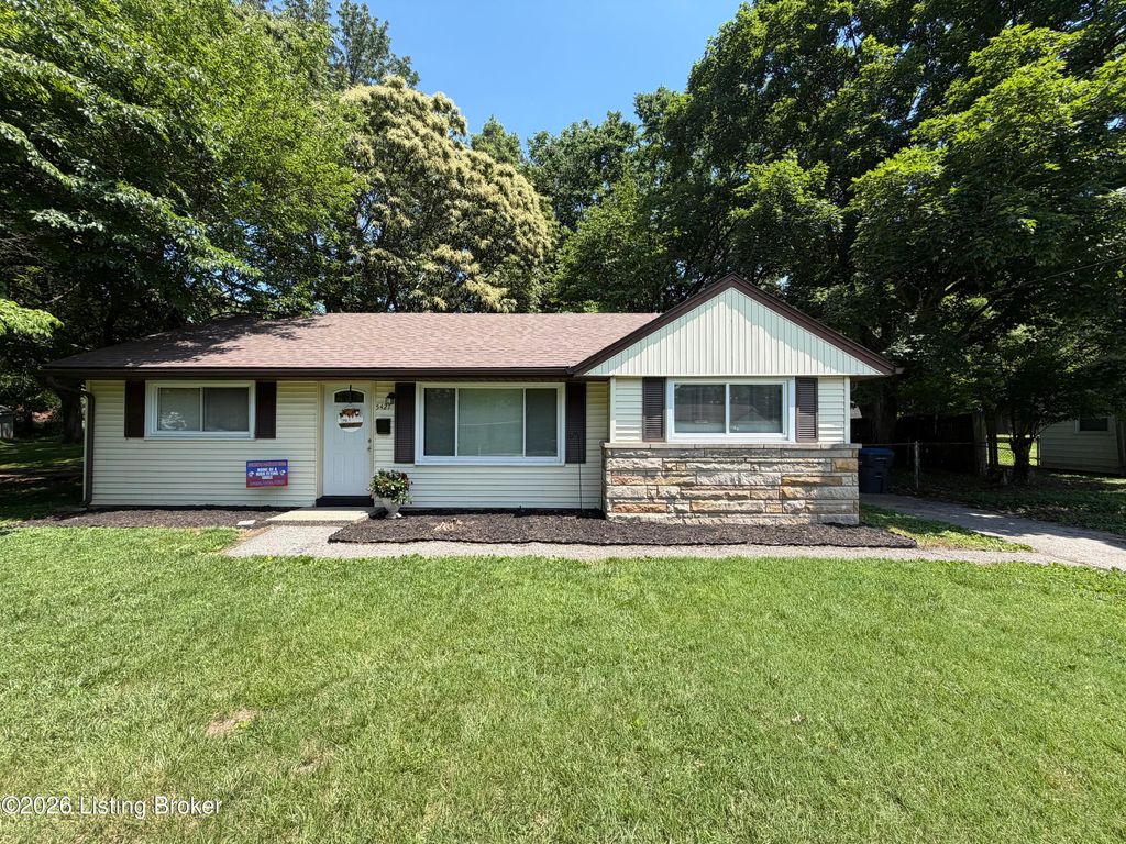 Photo of 5427 Count Fleet Dr, Louisville, KY 40272 (MLS # 1718918)