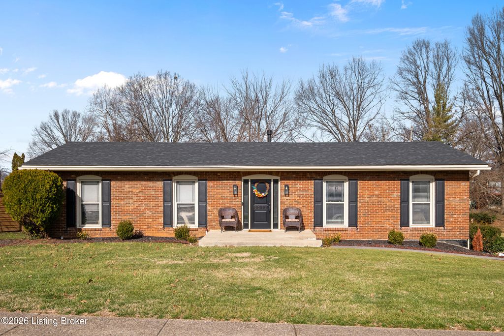 Photo of 3212 Summerfield Dr, Louisville, KY 40220 (MLS # 1707735)