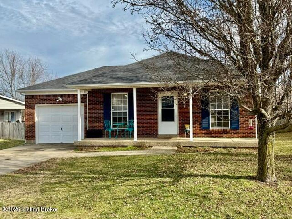 Photo of 1114 Cedar Springs Pkwy, La Grange, KY 40031 (MLS # 1701865)