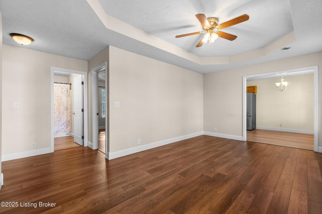 Photo of 112 Cottage Ct, Bardstown, KY 40004 (MLS # 1704806)