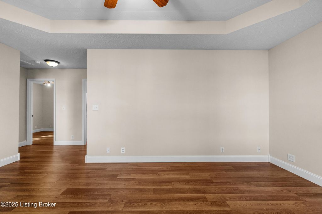 Photo of 112 Cottage Ct, Bardstown, KY 40004 (MLS # 1704806)