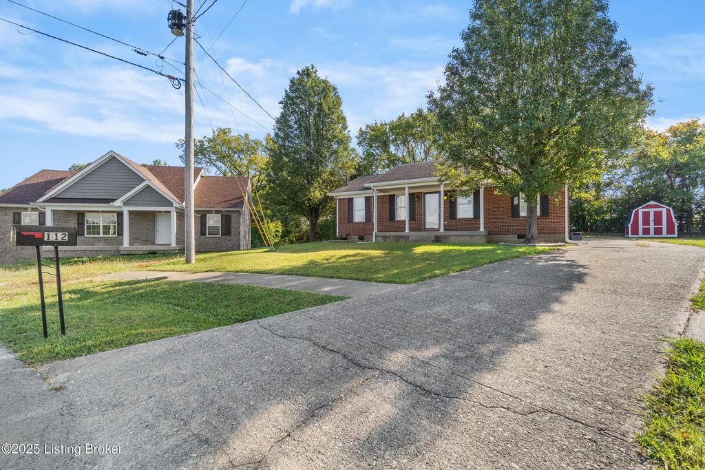 Photo of 112 Cottage Ct, Bardstown, KY 40004 (MLS # 1704806)