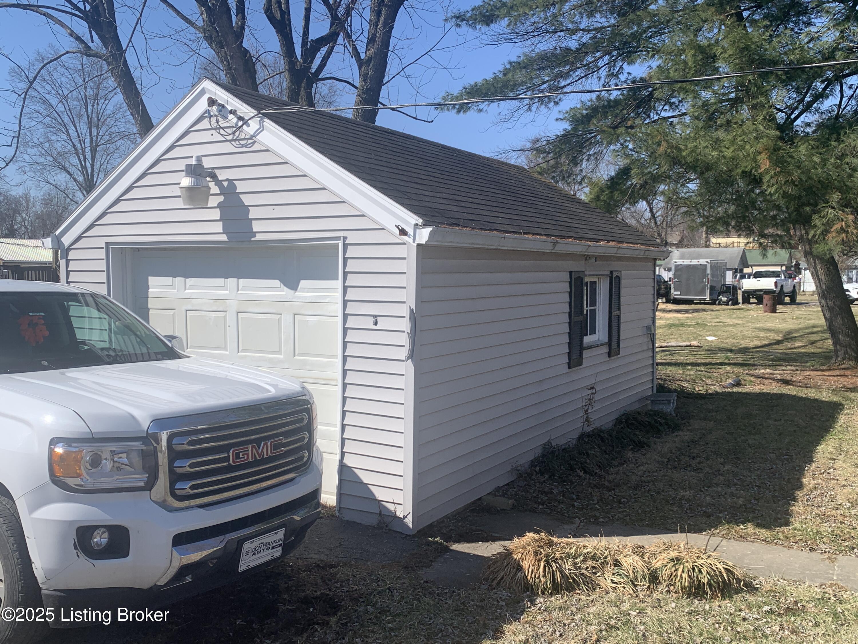 920 Palatka Rd, Louisville, Kentucky image 3