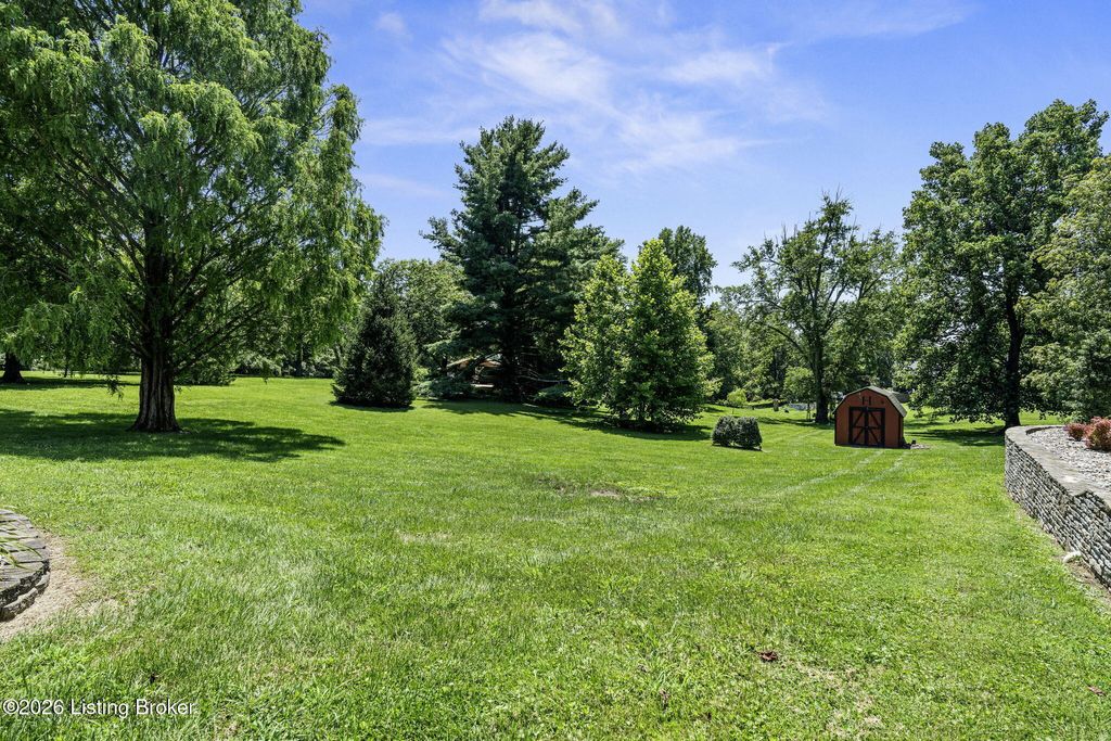 Photo of 3718 Echo Valley Cir, La Grange, KY 40031 (MLS # 1717321)