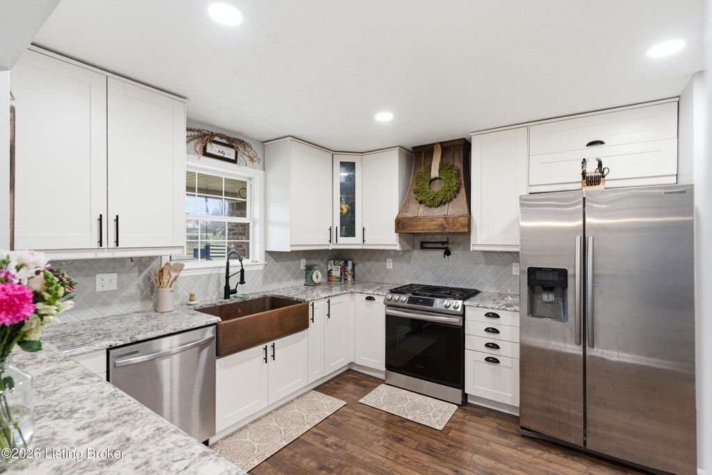 Photo of 55 Maple Leaf Ct, Taylorsville, KY 40071 (MLS # 1710824)