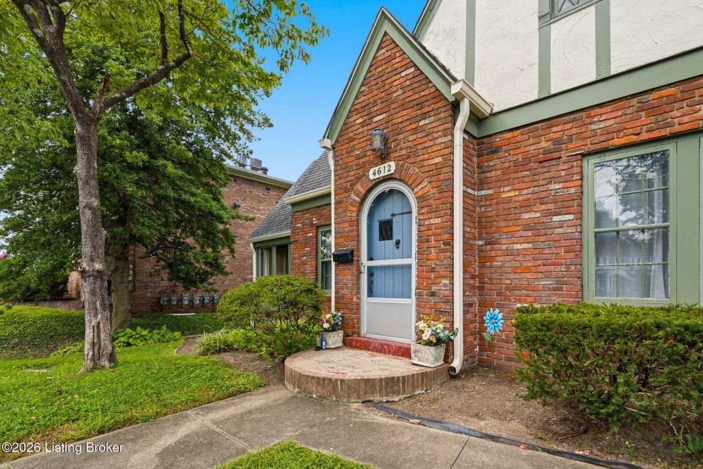 Photo of 4612 S 6th St, Louisville, KY 40214 (MLS # 1725983)