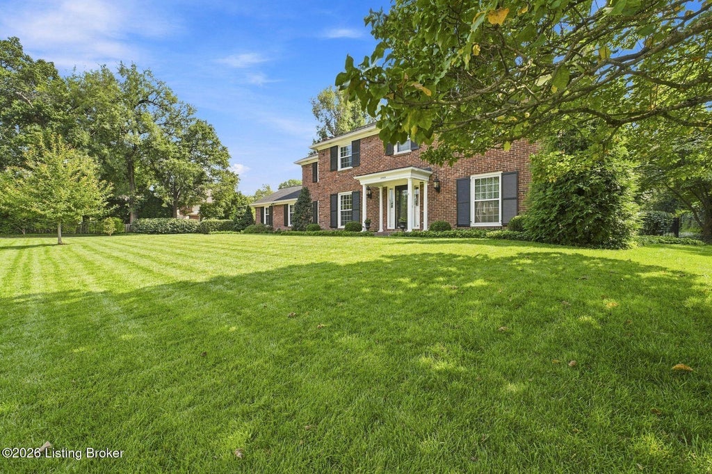 Photo of 4908 Clovernook Rd, Louisville, KY 40207 (MLS # 1726668)