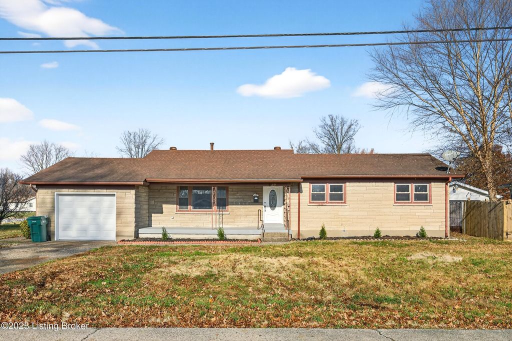 Photo of 4809 Fury Way, Louisville, KY 40258 (MLS # 1704747)