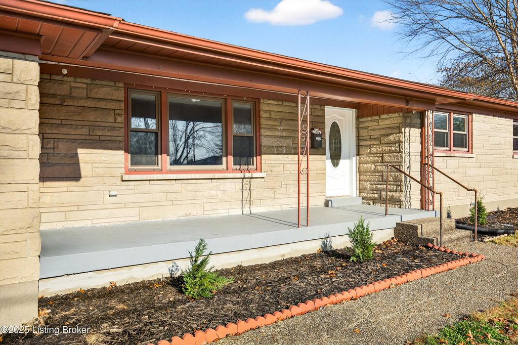 Photo of 4809 Fury Way, Louisville, KY 40258 (MLS # 1704747)