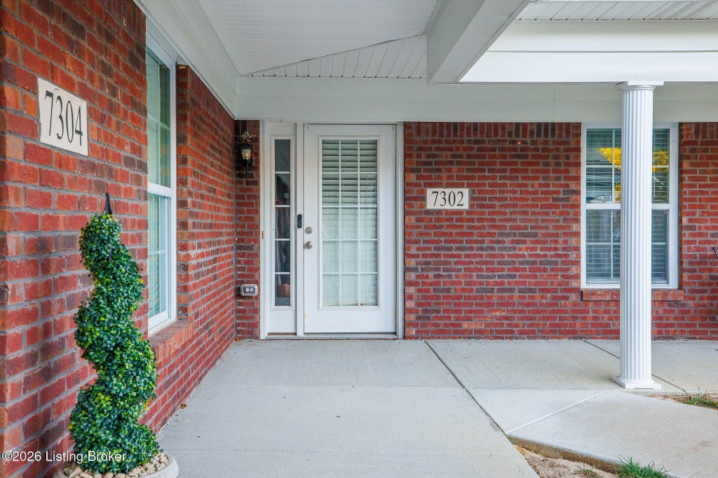 Photo of 7302 Fox Hollow Way, Louisville, KY 40228 (MLS # 1730625)