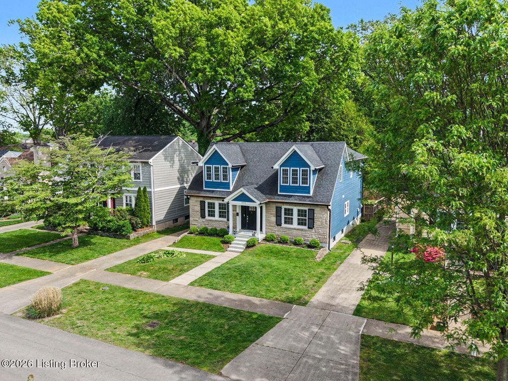 Photo of 4022 Hycliffe Ave, Louisville, KY 40207 (MLS # 1717435)