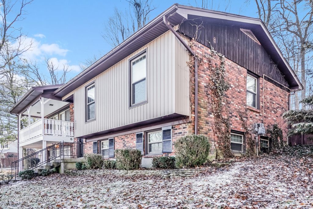 Photo of 1222 Constitution Dr, Louisville, KY 40214 (MLS # 1705506)