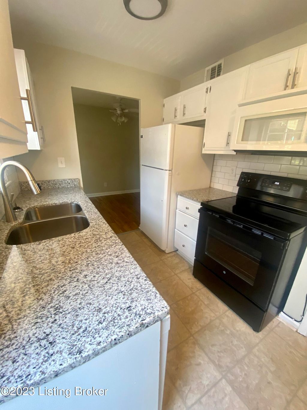 Photo of 414 W Hill St, Louisville, KY 40208 (MLS # 1712581)