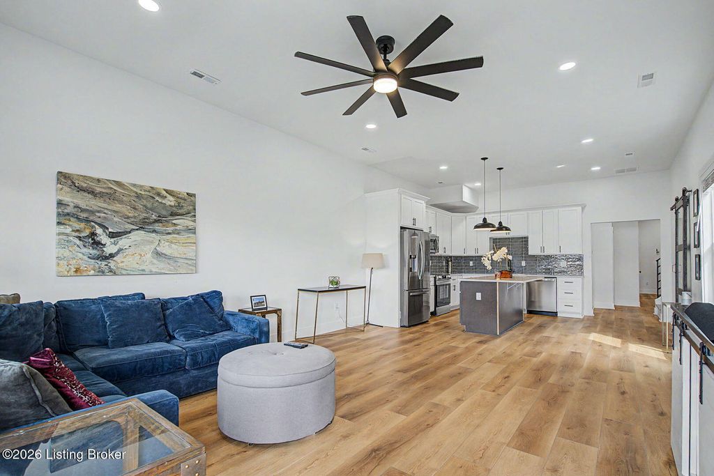 Photo of 817 Swan St, Louisville, KY 40204 (MLS # 1714209)