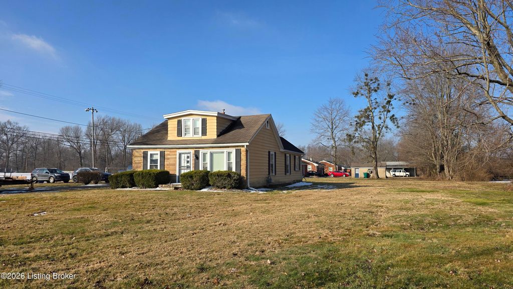 Photo of 7808 Glaser Ln, Louisville, KY 40228 (MLS # 1710319)