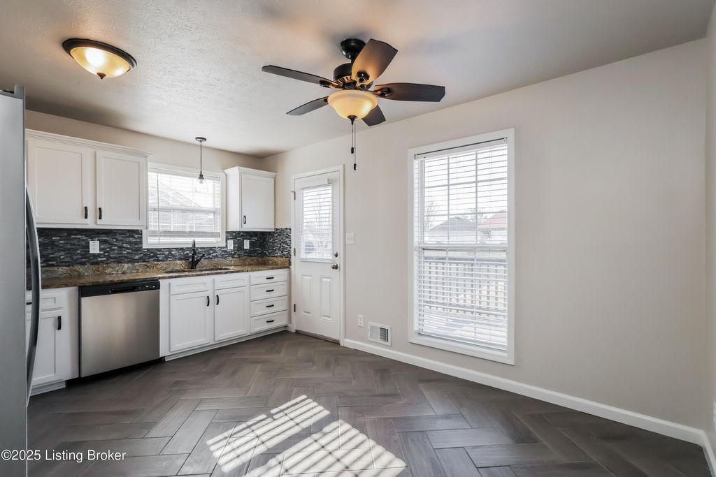 Photo of 193 Tecumseh Dr, Shepherdsville, KY 40165 (MLS # 1704502)