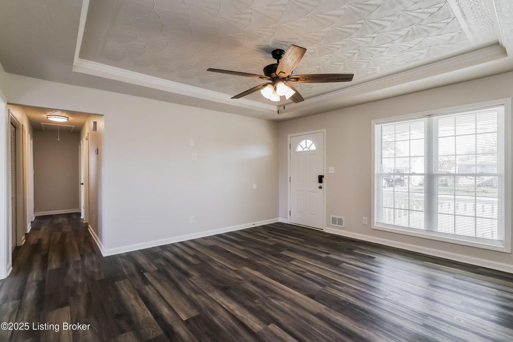 Photo of 193 Tecumseh Dr, Shepherdsville, KY 40165 (MLS # 1704502)