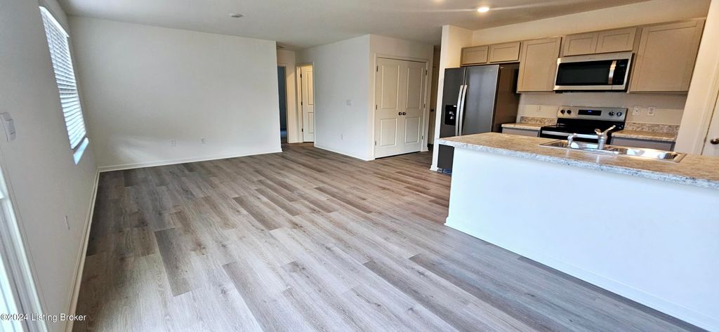 Photo of 1557 Robin Rd, Shelbyville, KY 40065 (MLS # 1706436)