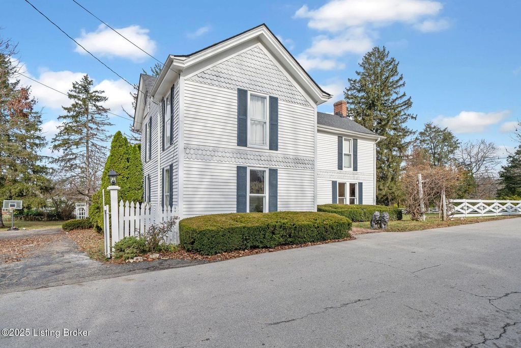 Photo of 138 Rollington Rd, Pewee Valley, KY 40056 (MLS # 1698075)