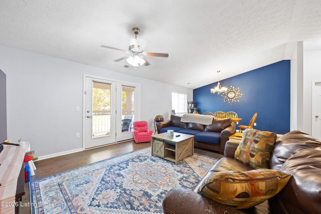 Photo of 2607 Bradford Commons Dr, Louisville, KY 40299 (MLS # 1714323)