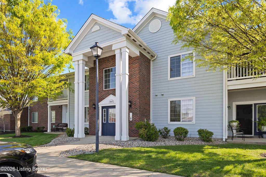 Photo of 2607 Bradford Commons Dr, Louisville, KY 40299 (MLS # 1714323)