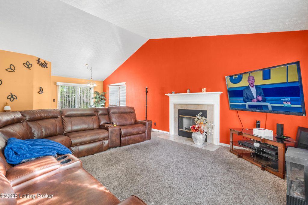 Photo of 6617 Brook Bend Way, Louisville, KY 40229 (MLS # 1713907)