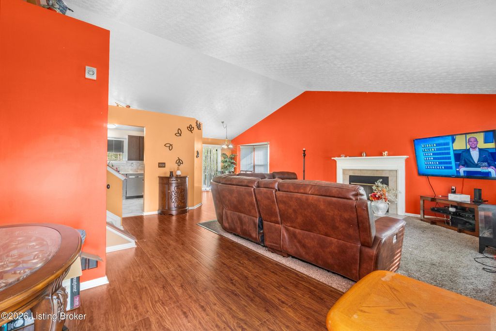 Photo of 6617 Brook Bend Way, Louisville, KY 40229 (MLS # 1713907)