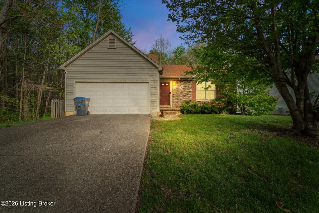 Photo of 6617 Brook Bend Way, Louisville, KY 40229 (MLS # 1713907)