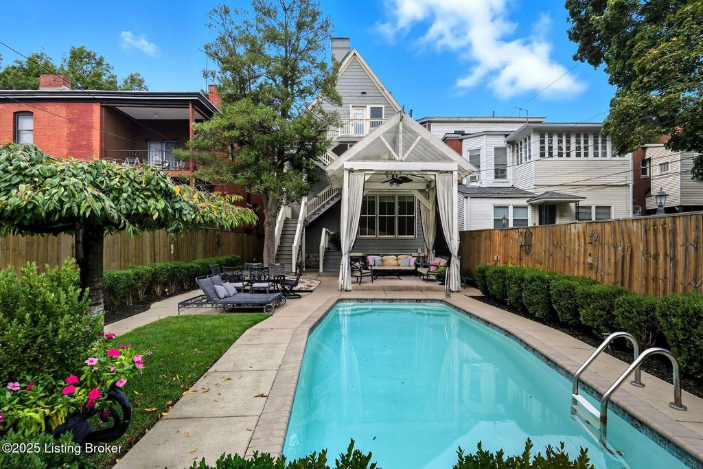 Photo of 1515 S 3rd St, Louisville, KY 40208 (MLS # 1703880)