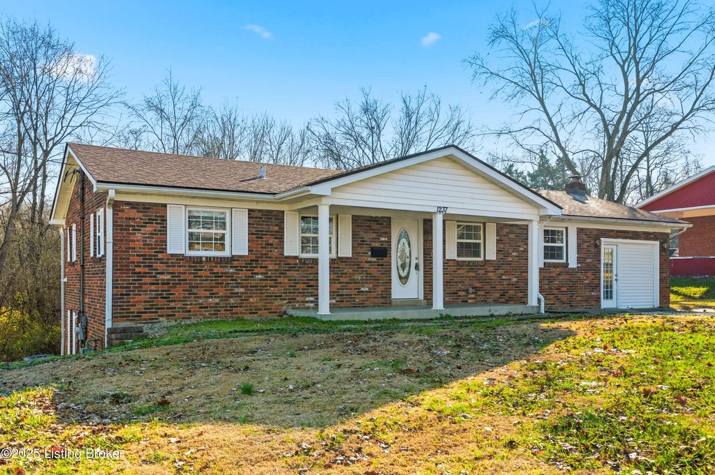 Photo of 1237 Park Ln, Brandenburg, KY 40108 (MLS # 1705186)