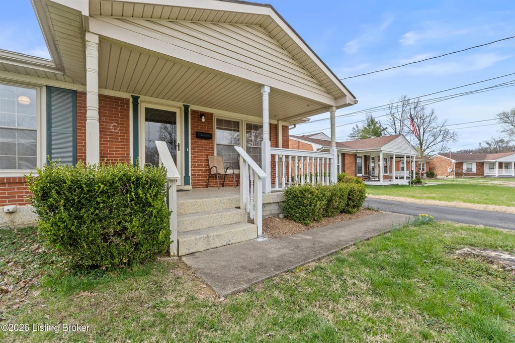 Photo of 110 Danny Ct, Louisville, KY 40214 (MLS # 1712026)