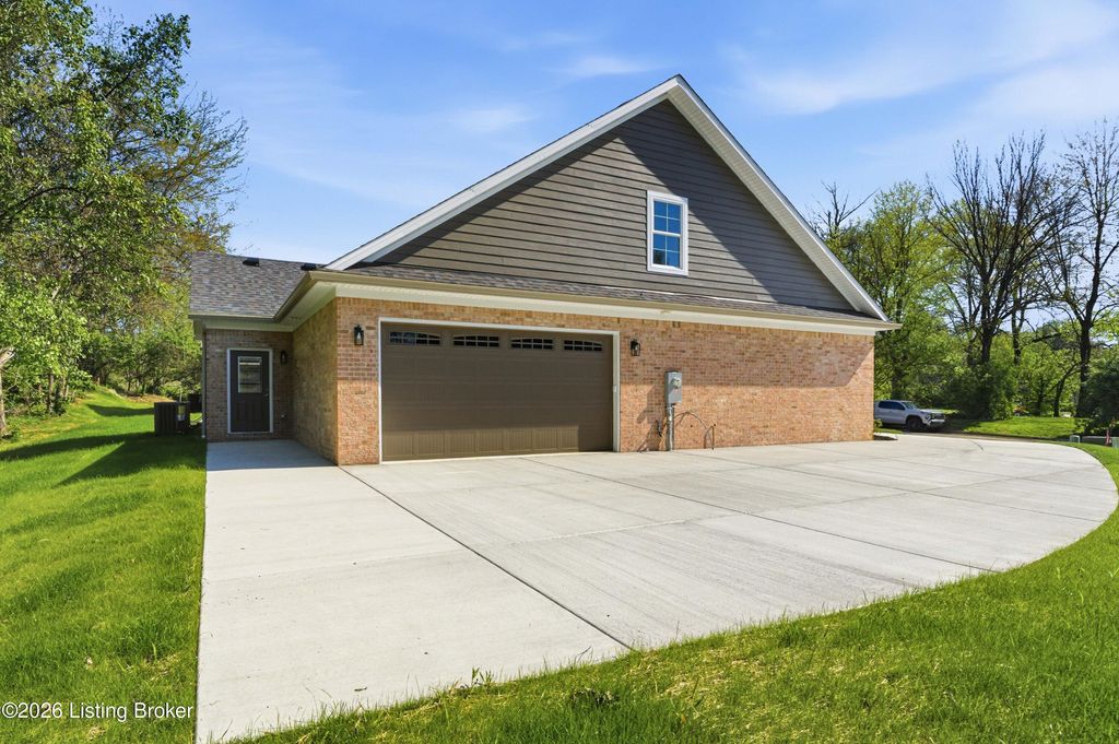 Photo of 1008 Rowan Creek Dr, Bardstown, KY 40004 (MLS # 1717468)