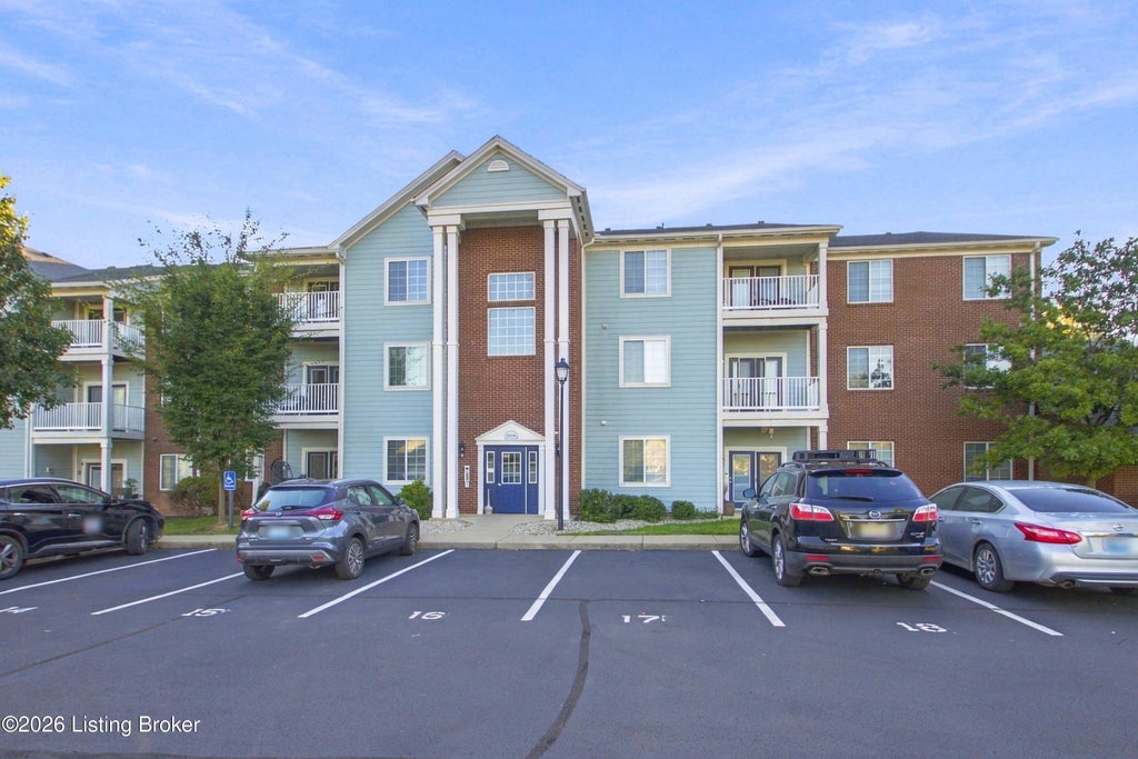 Photo of 2704 Bradford Commons Dr #304, Louisville, KY 40299 (MLS # 1732774)