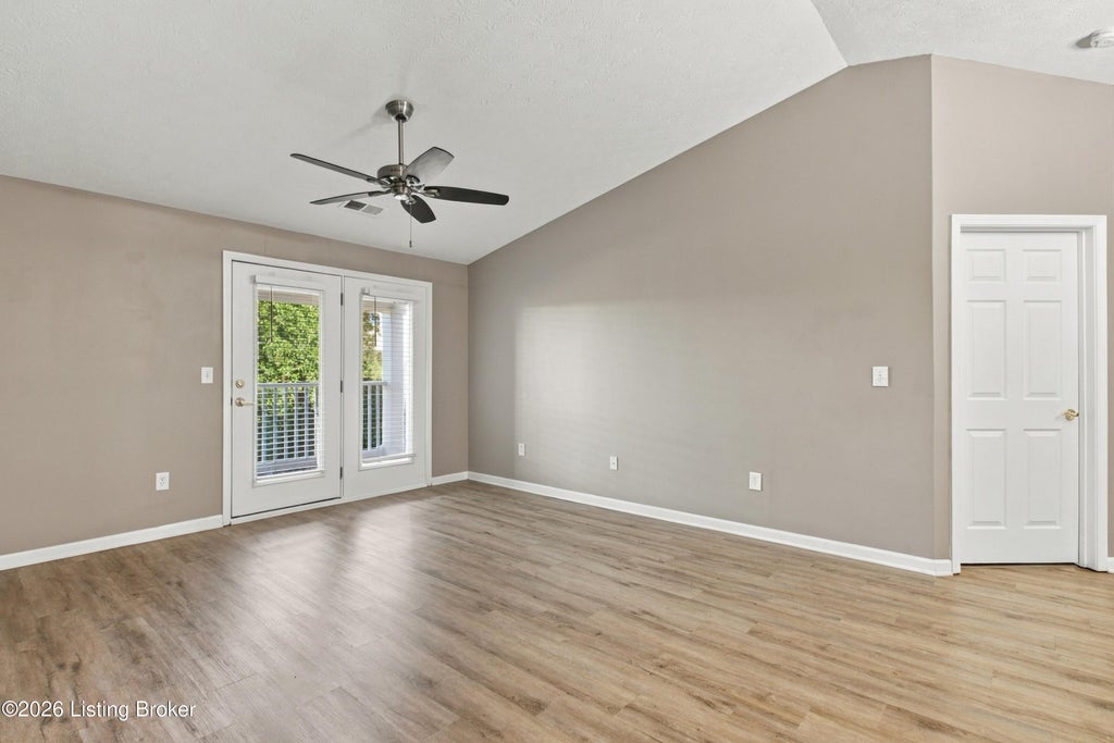 Photo of 2704 Bradford Commons Dr #304, Louisville, KY 40299 (MLS # 1732774)