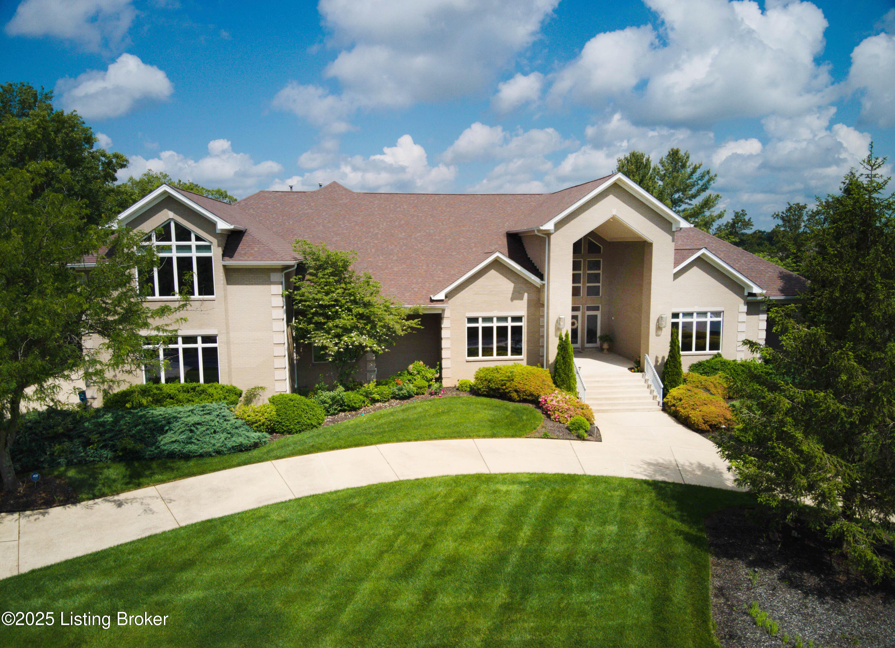 2114 Club Vista Pl, Louisville, Pennsylvania image 2