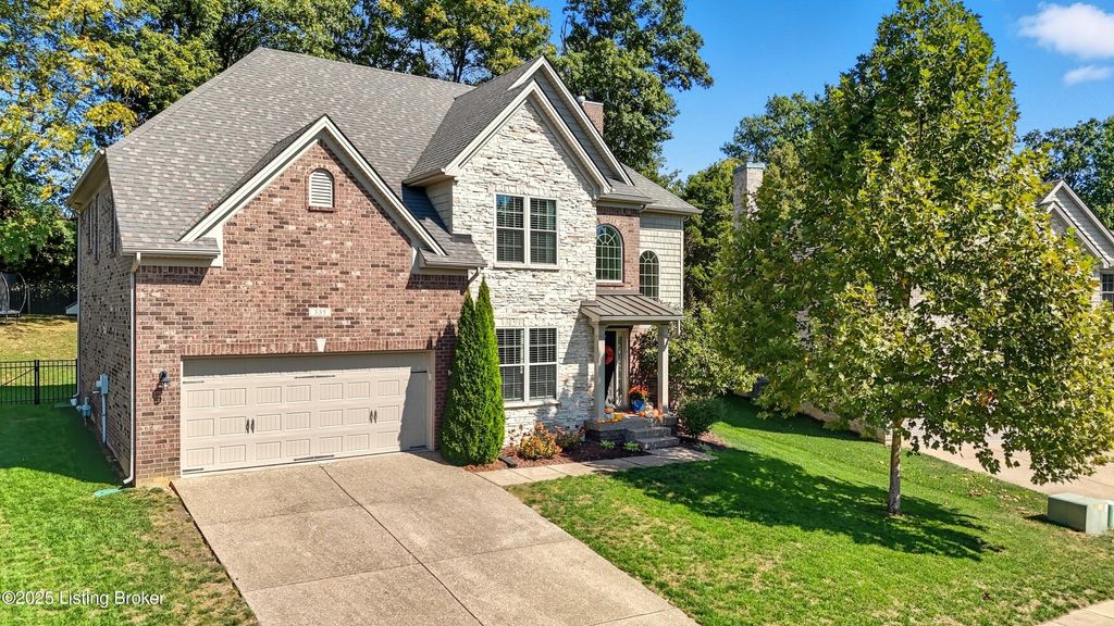 Photo of 335 Cranbury Way, Louisville, KY 40245 (MLS # 1700086)